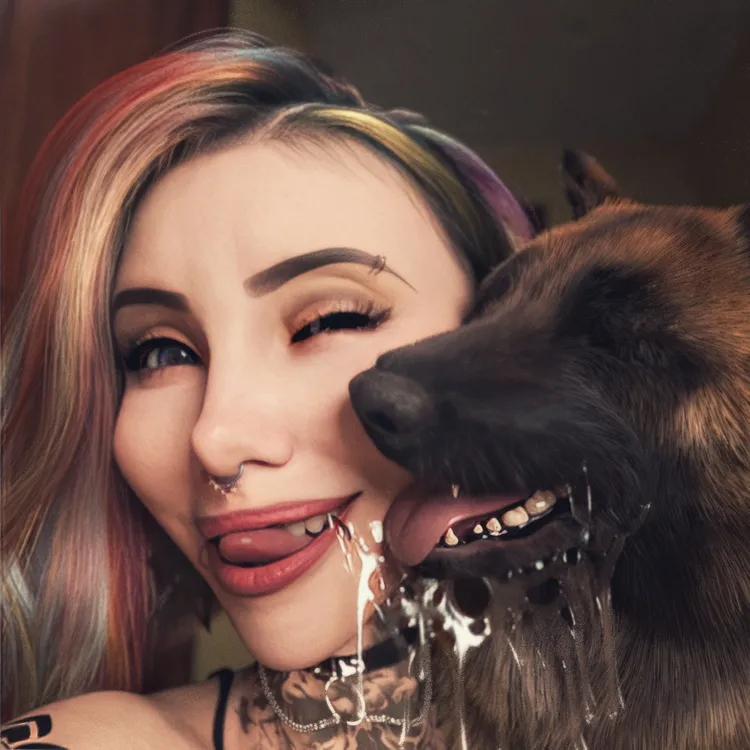 Polina Romanova love her dog 